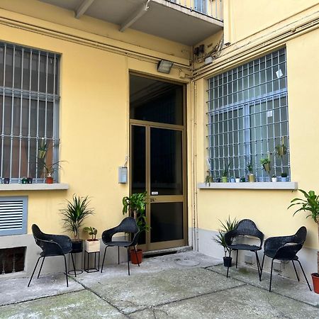 Апартаменти Regina Milano In Porta Romana 2 - Sky Tv, Wifi E Breakfast Box Екстер'єр фото