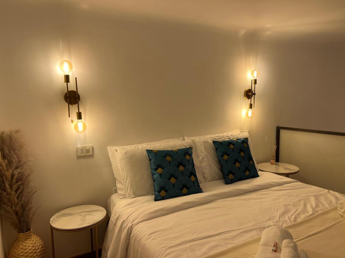 Апартаменти Regina Milano In Porta Romana 2 - Sky Tv, Wifi E Breakfast Box Екстер'єр фото