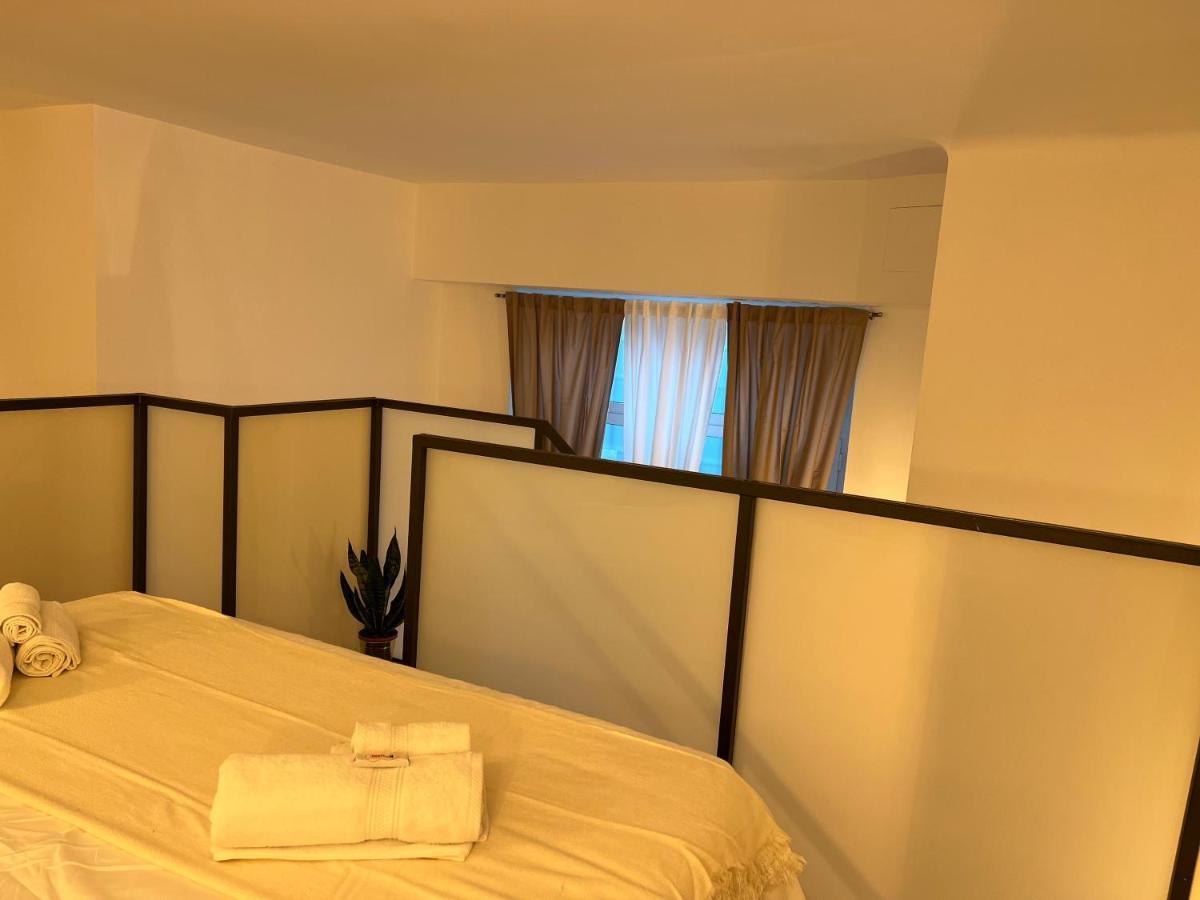 Апартаменти Regina Milano In Porta Romana 2 - Sky Tv, Wifi E Breakfast Box Екстер'єр фото
