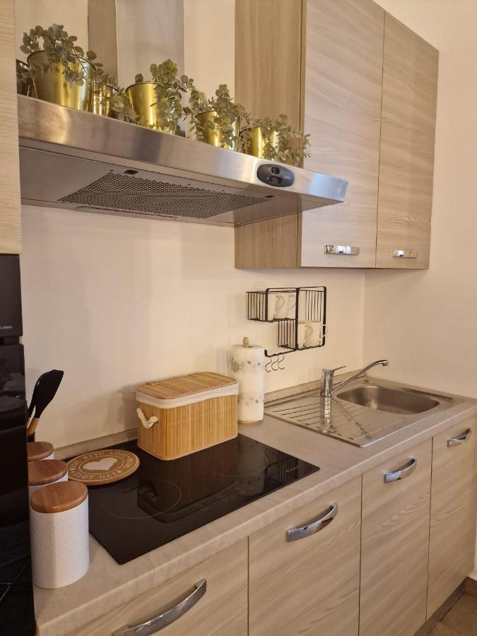 Апартаменти Regina Milano In Porta Romana 2 - Sky Tv, Wifi E Breakfast Box Екстер'єр фото