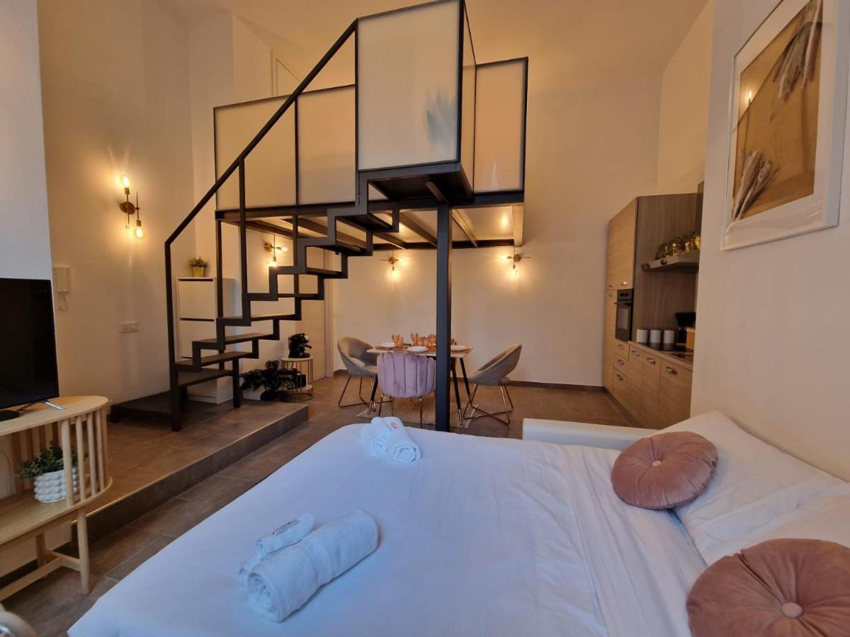 Апартаменти Regina Milano In Porta Romana 2 - Sky Tv, Wifi E Breakfast Box Екстер'єр фото