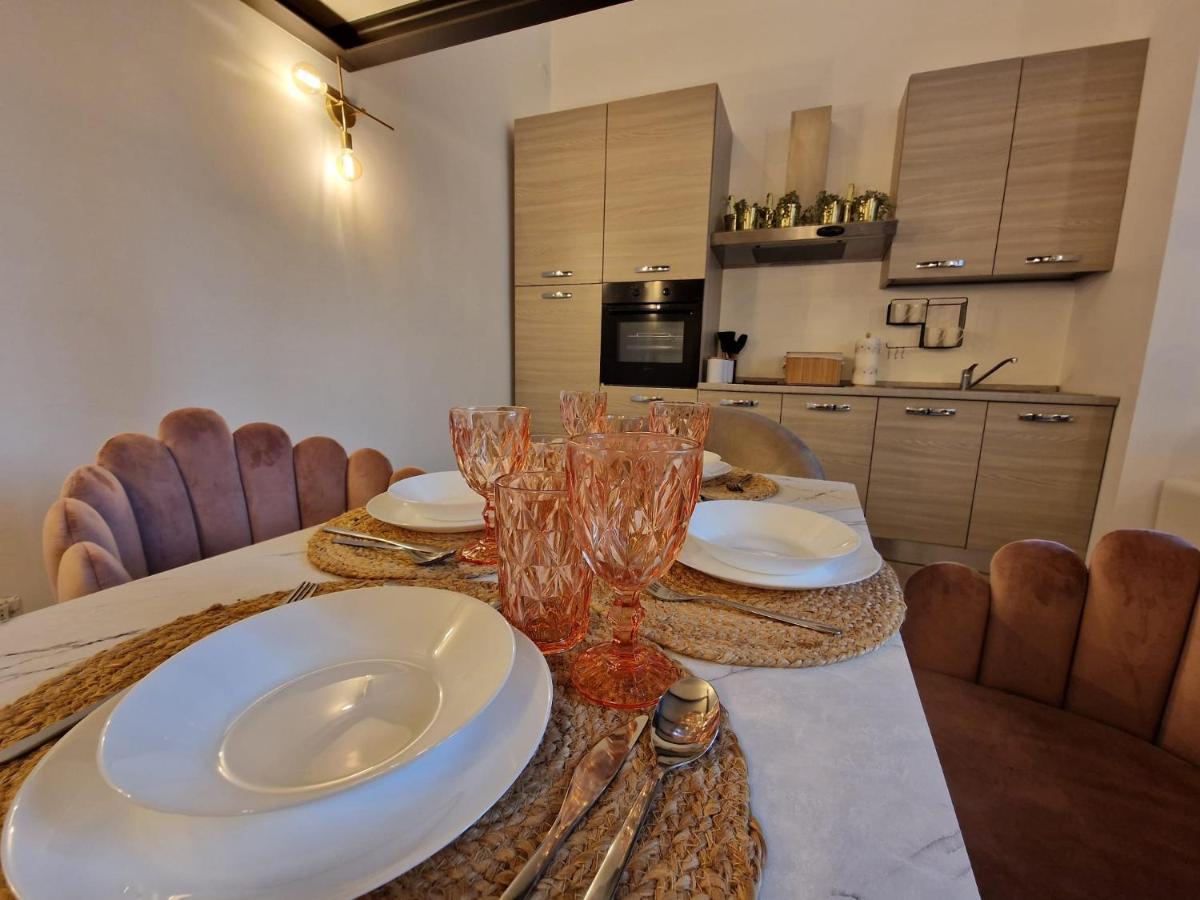 Апартаменти Regina Milano In Porta Romana 2 - Sky Tv, Wifi E Breakfast Box Екстер'єр фото