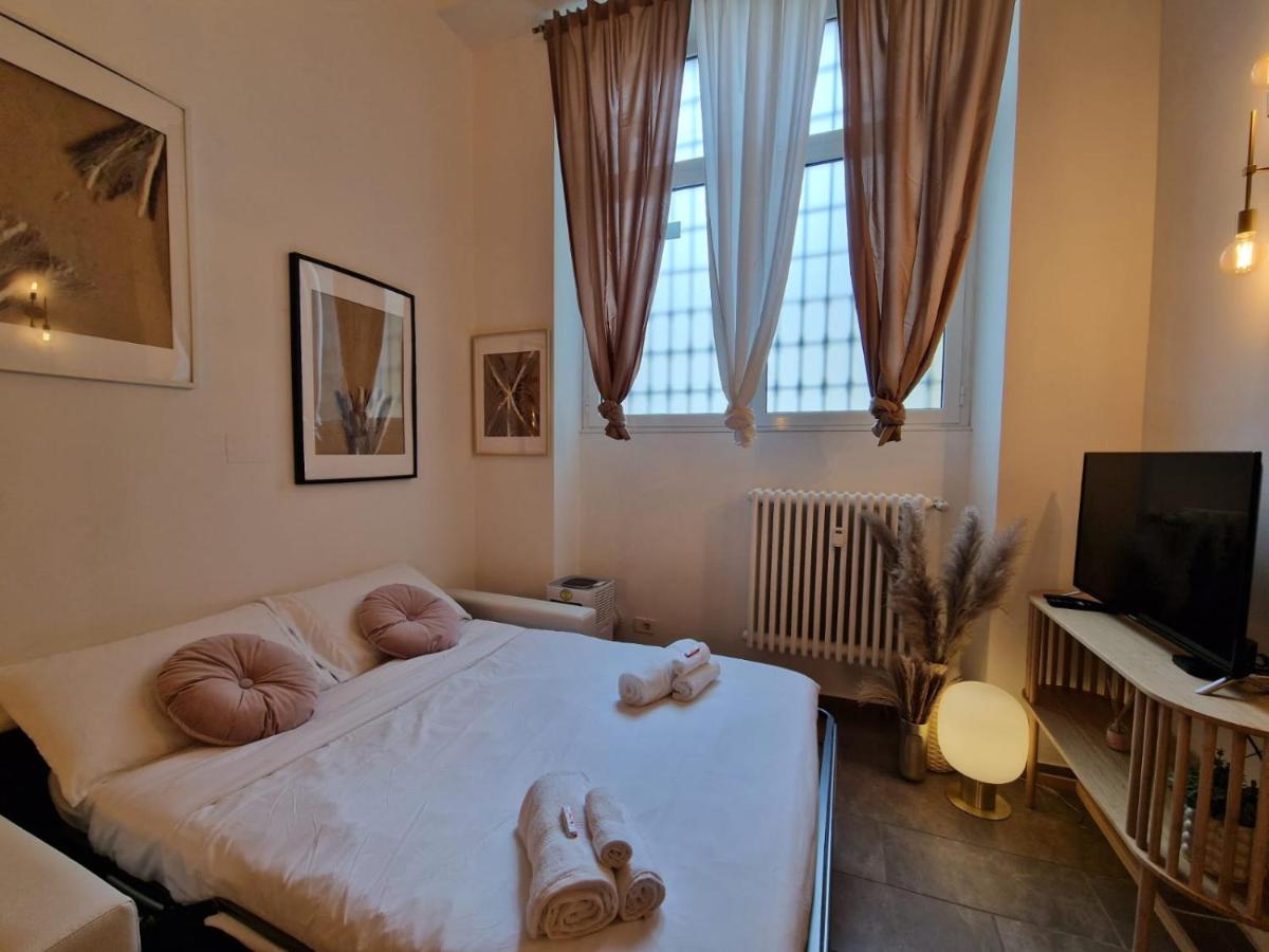 Апартаменти Regina Milano In Porta Romana 2 - Sky Tv, Wifi E Breakfast Box Екстер'єр фото