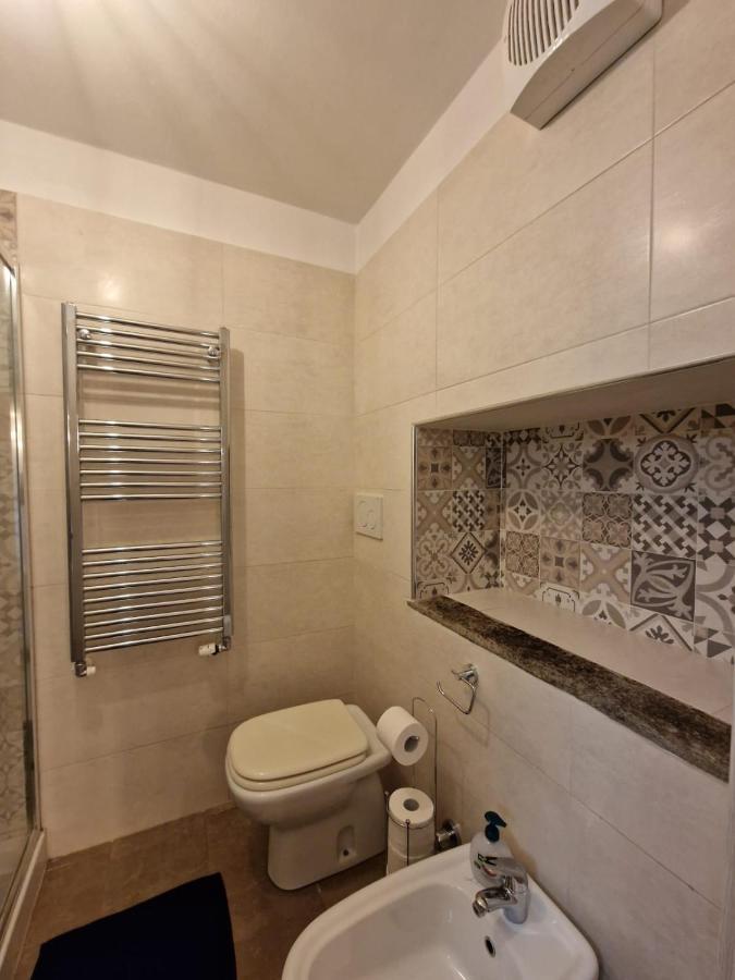 Апартаменти Regina Milano In Porta Romana 2 - Sky Tv, Wifi E Breakfast Box Екстер'єр фото