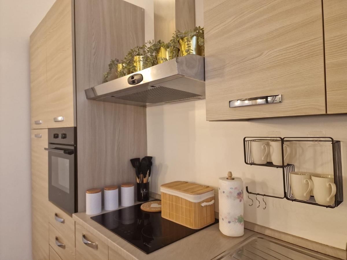 Апартаменти Regina Milano In Porta Romana 2 - Sky Tv, Wifi E Breakfast Box Екстер'єр фото