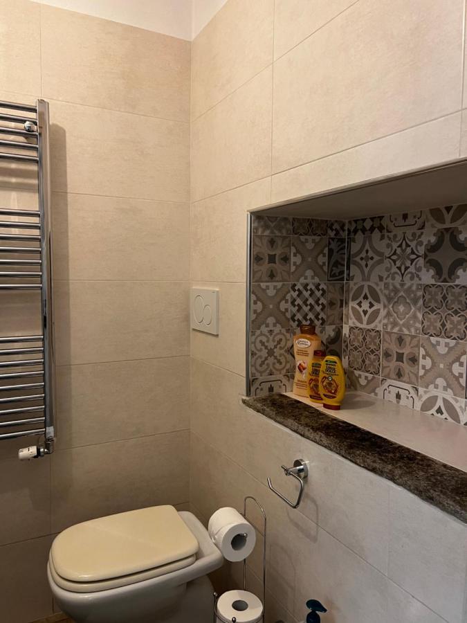 Апартаменти Regina Milano In Porta Romana 2 - Sky Tv, Wifi E Breakfast Box Екстер'єр фото