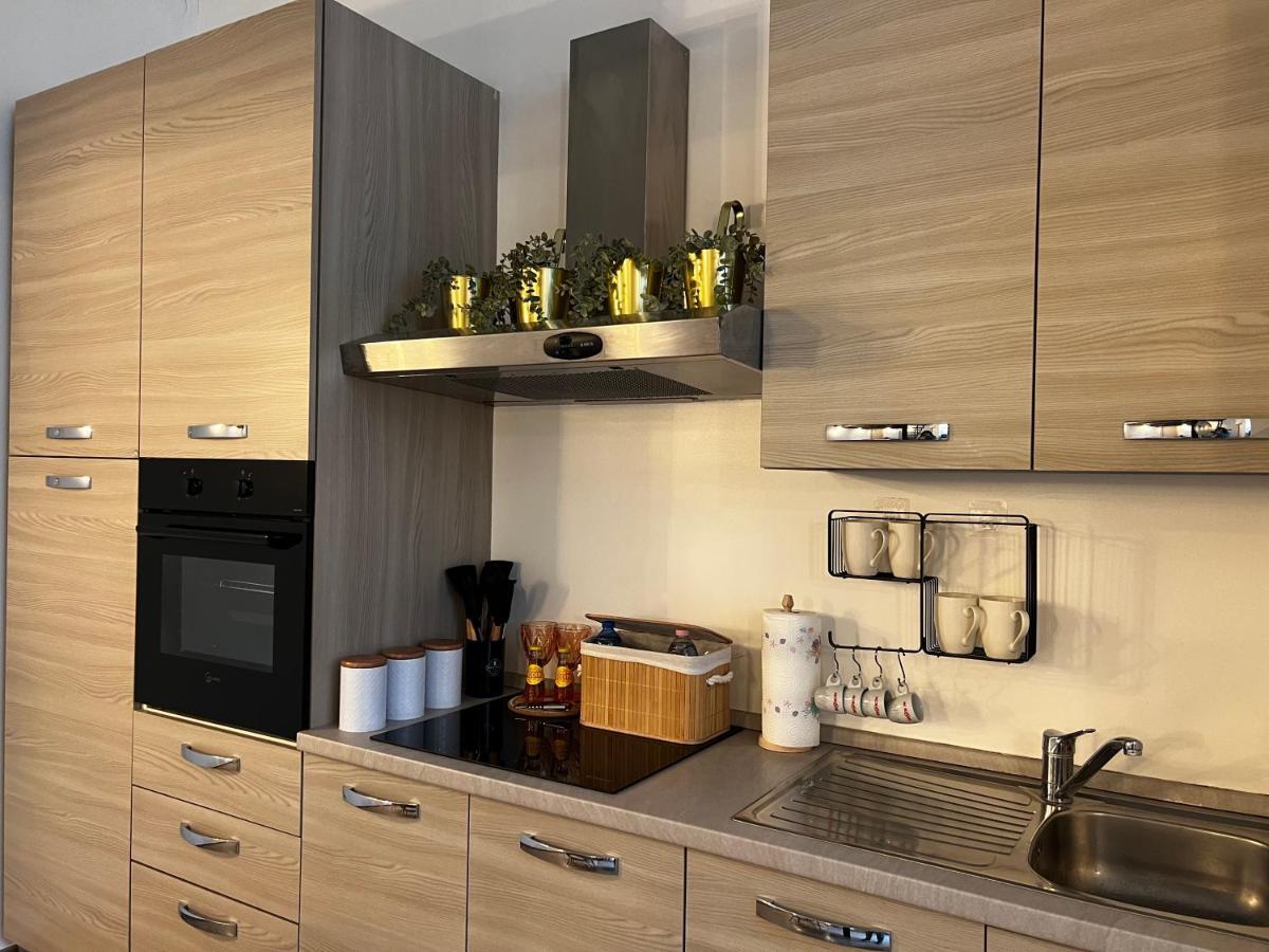 Апартаменти Regina Milano In Porta Romana 2 - Sky Tv, Wifi E Breakfast Box Екстер'єр фото