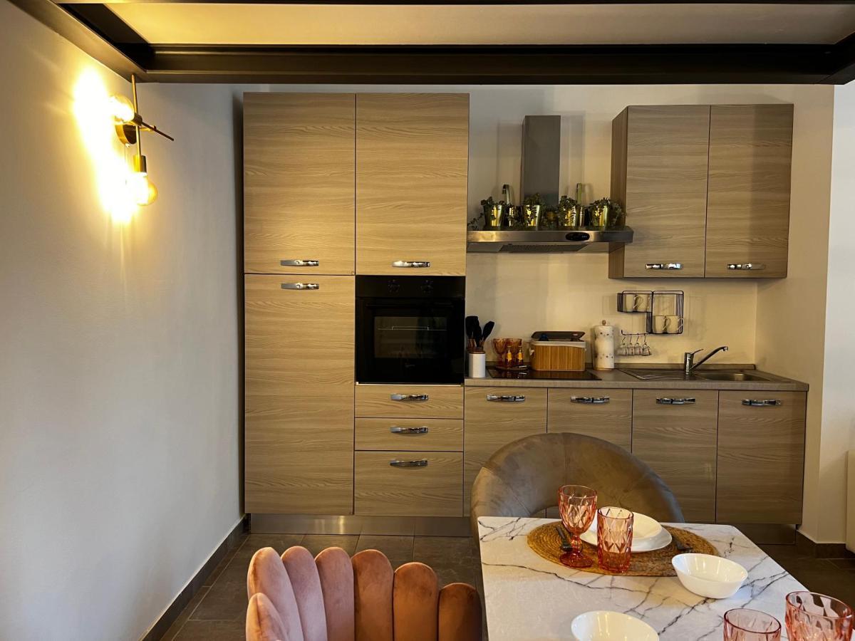 Апартаменти Regina Milano In Porta Romana 2 - Sky Tv, Wifi E Breakfast Box Екстер'єр фото