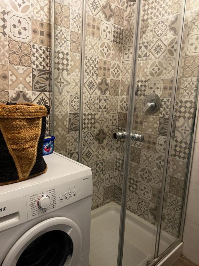 Апартаменти Regina Milano In Porta Romana 2 - Sky Tv, Wifi E Breakfast Box Екстер'єр фото